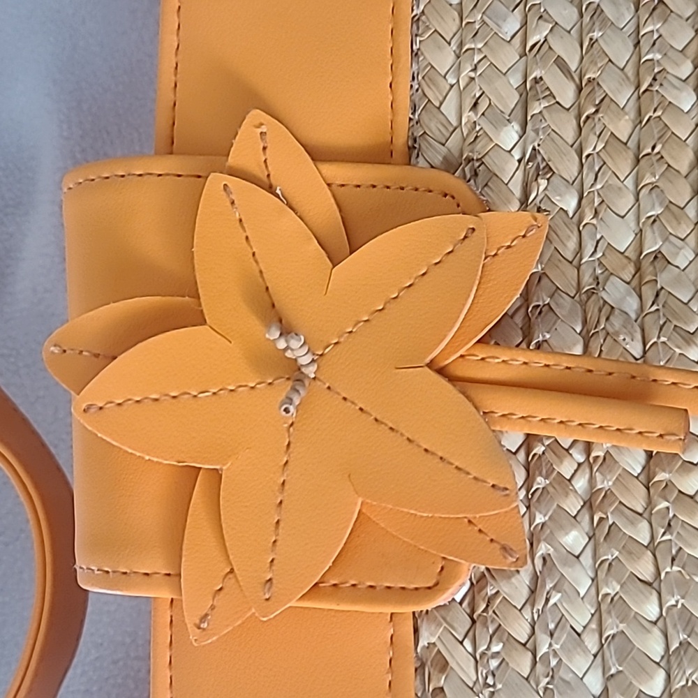 Straw Purse - Picture 4 of 5